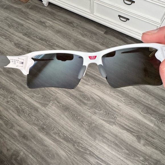 Oakley Flak Sunglasses ⛳️ - Picture 3 of 5